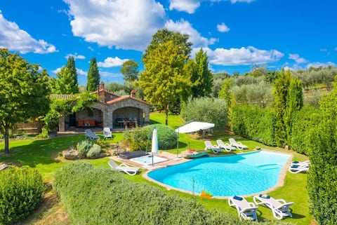 Villa Casale Silvia Large Private Pool, A/C, WiFi