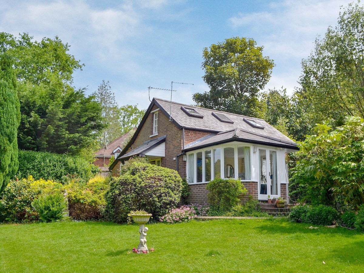 Popular Airbnb listing: The Coach House in Chilworth