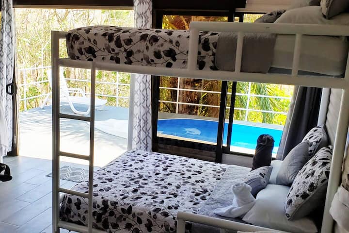 Двуетажно легло с размер Queen