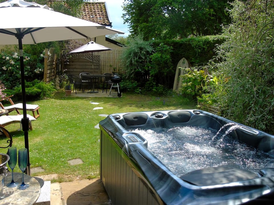 The Coach House - Ukc2365 — photo 1