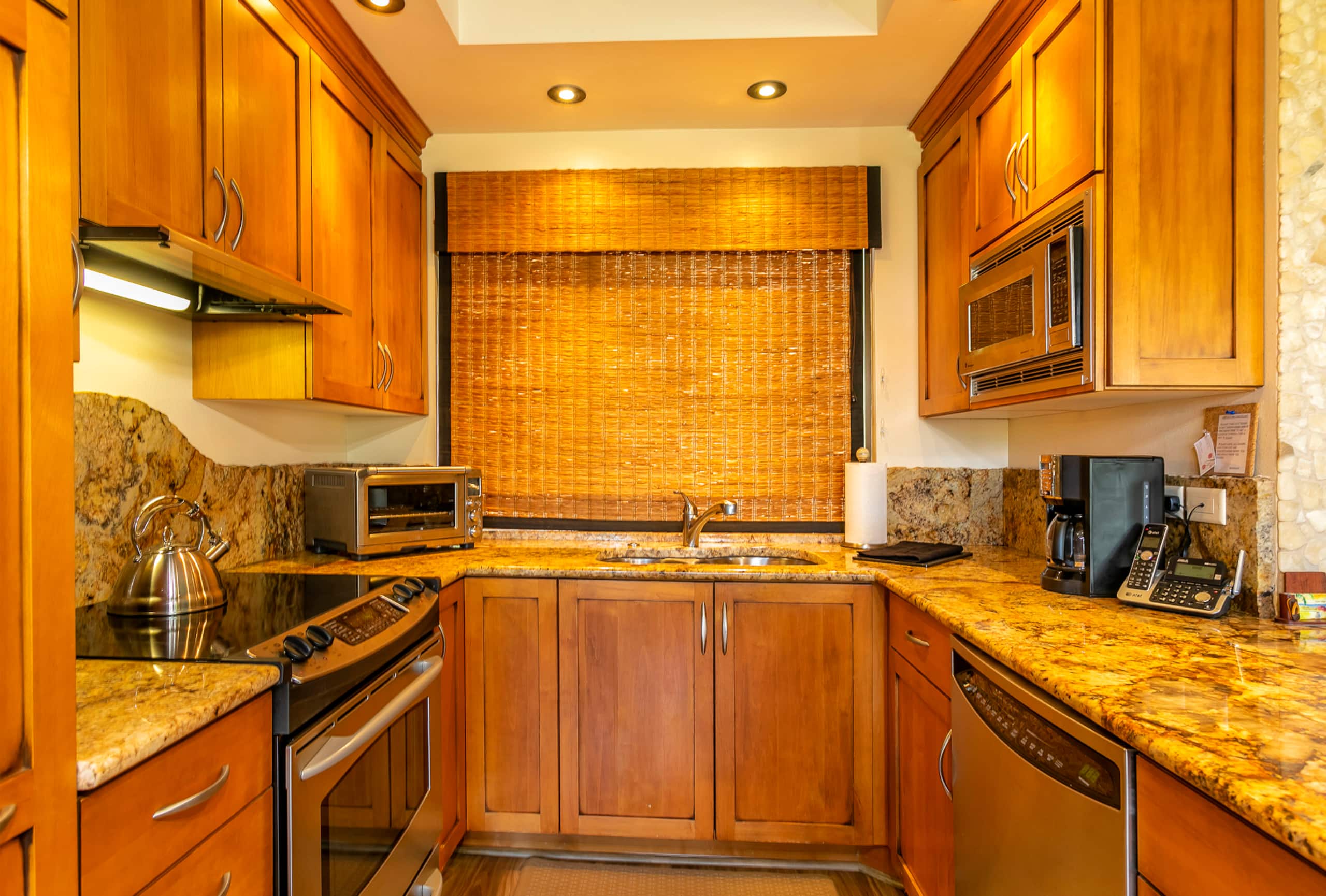 Condo in Kihei · ★4.96 · 1 bedroom · 2 beds · 2 baths - Image 14