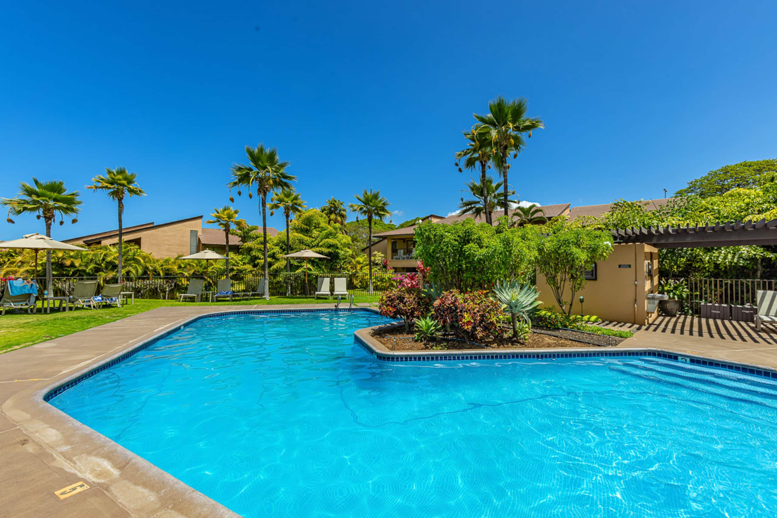 Condo in Kihei · ★4.96 · 1 bedroom · 2 beds · 2 baths - Image 38