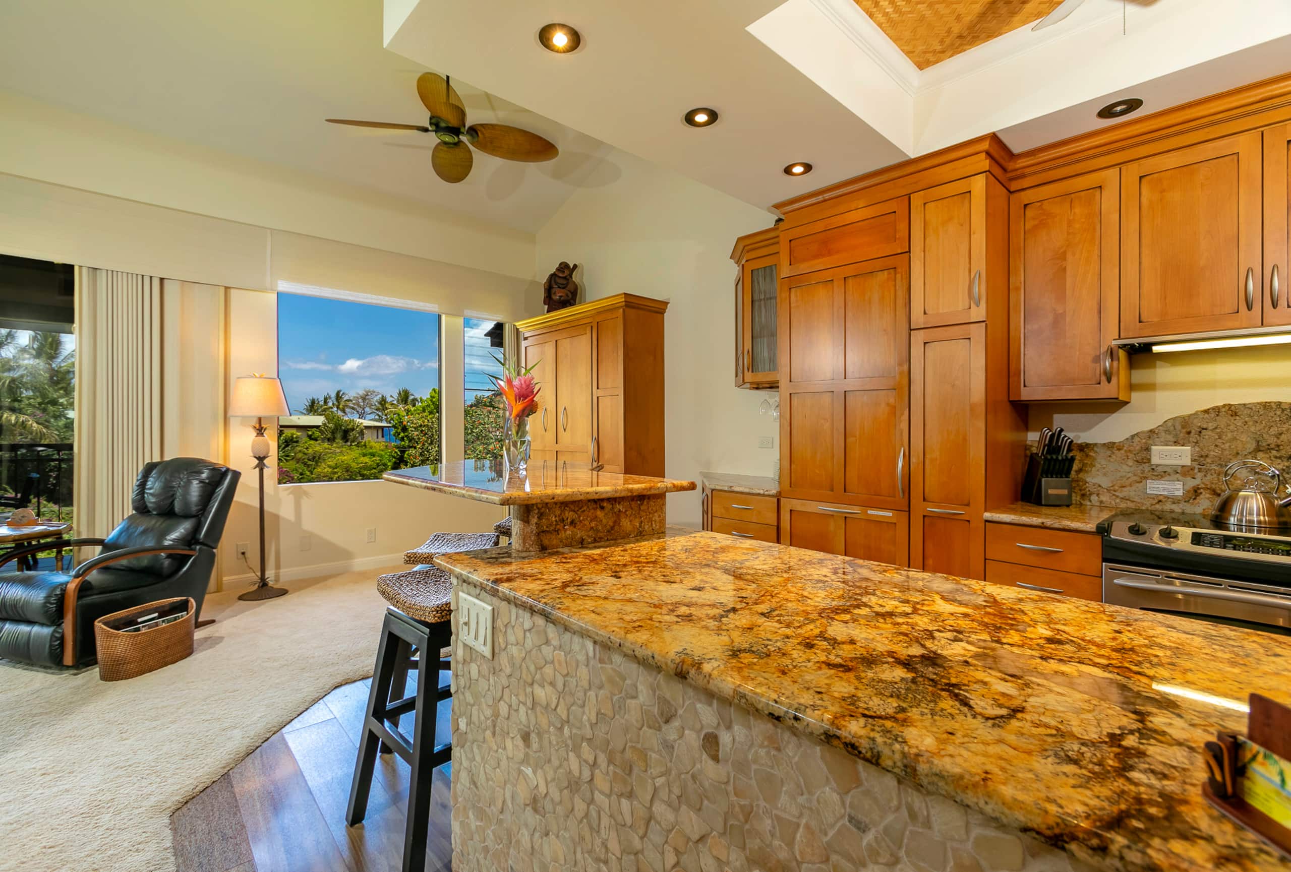 Condo in Kihei · ★4.96 · 1 bedroom · 2 beds · 2 baths - Image 12