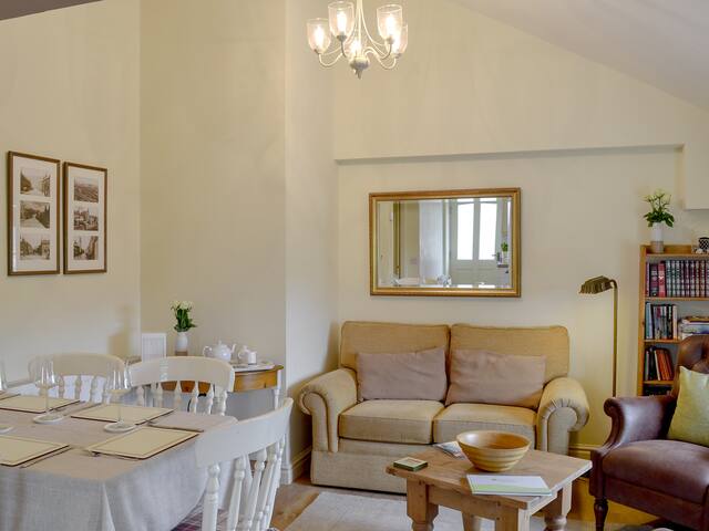 Alphin Apartment gallery image 3