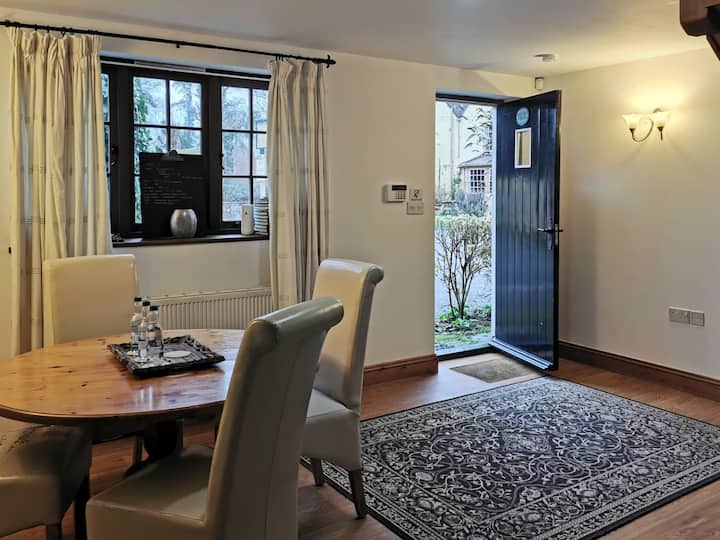 White Wing - 29584 - Fordingbridge