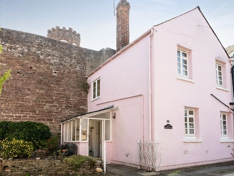 Popular Airbnb listing: Columbine Cottage in County Of Herefordshire