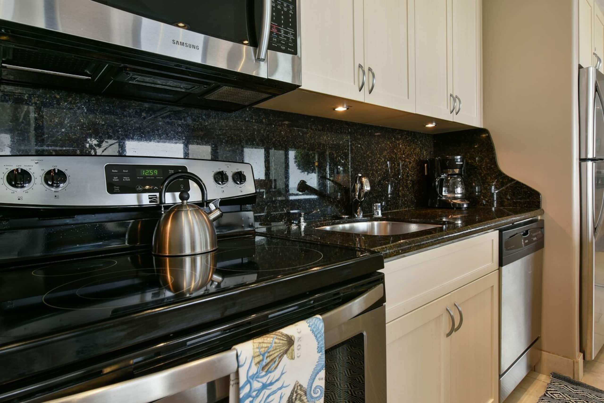 Condo in Lahaina · ★4.84 · 1 bedroom · 2 beds · 1 bath - Image 6