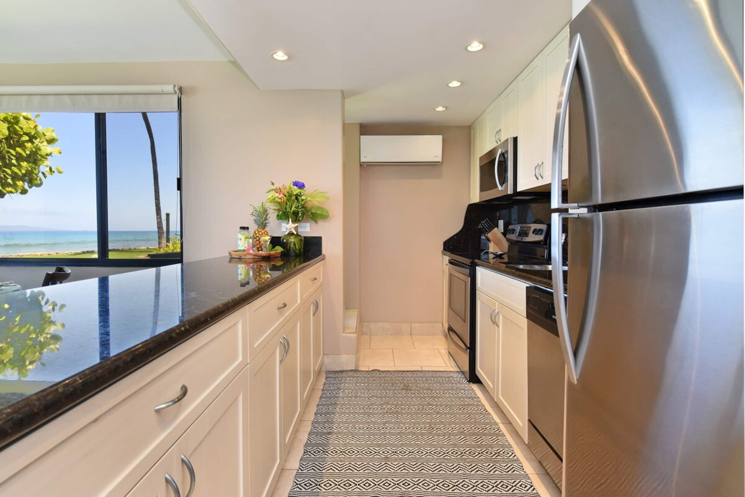 Condo in Lahaina · ★4.84 · 1 bedroom · 2 beds · 1 bath - Image 7