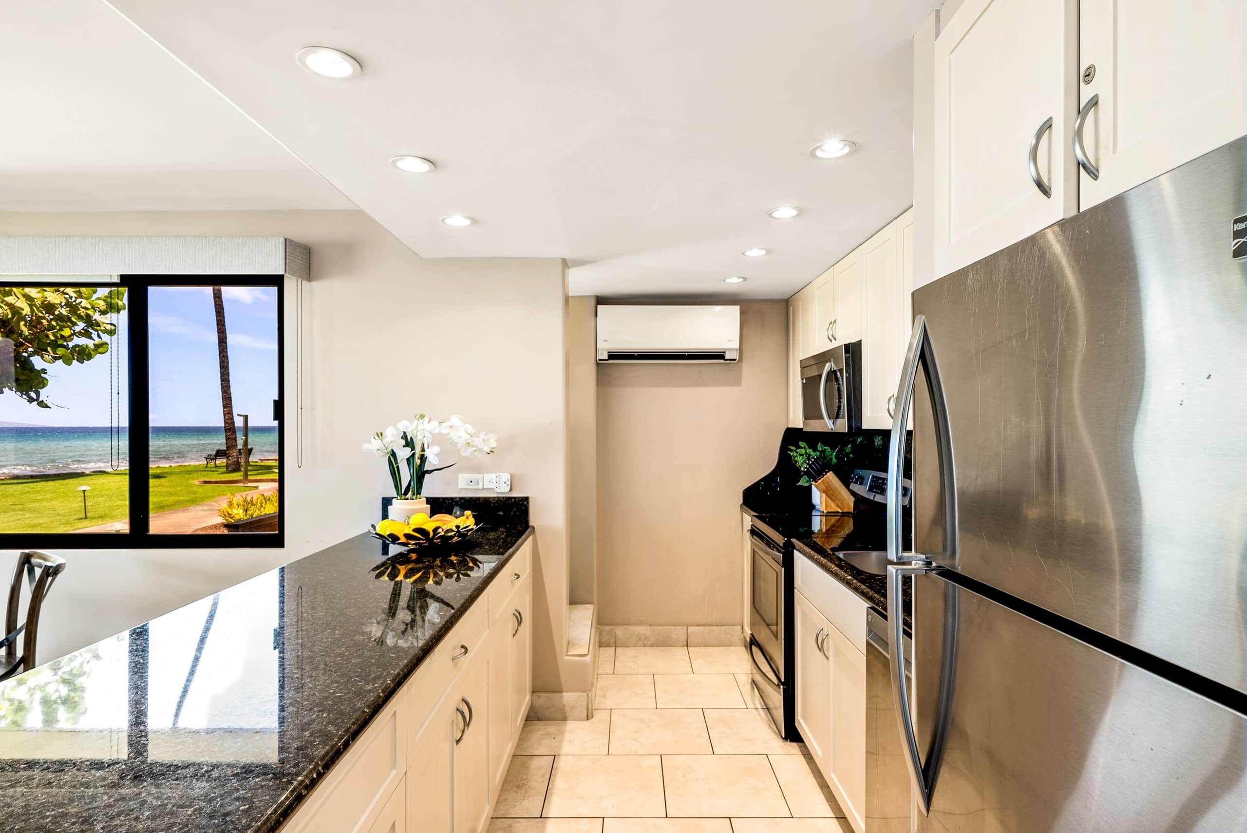 Condo in Lahaina · ★4.84 · 1 bedroom · 2 beds · 1 bath - Image 13