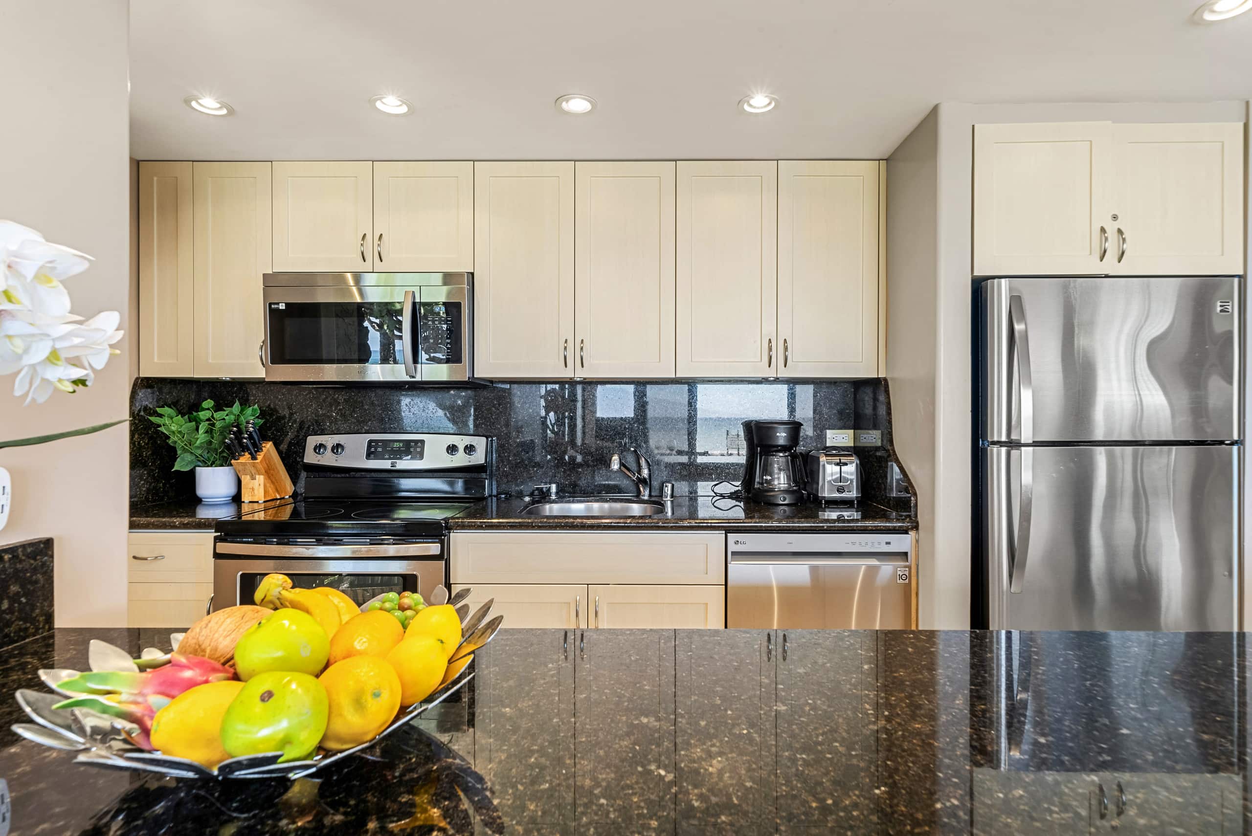 Condo in Lahaina · ★4.84 · 1 bedroom · 2 beds · 1 bath - Image 14