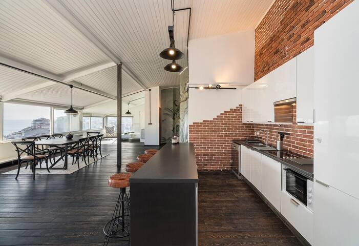 Bright High Ceiling Charming Loft 4 Bed Views! #46 gallery image 4