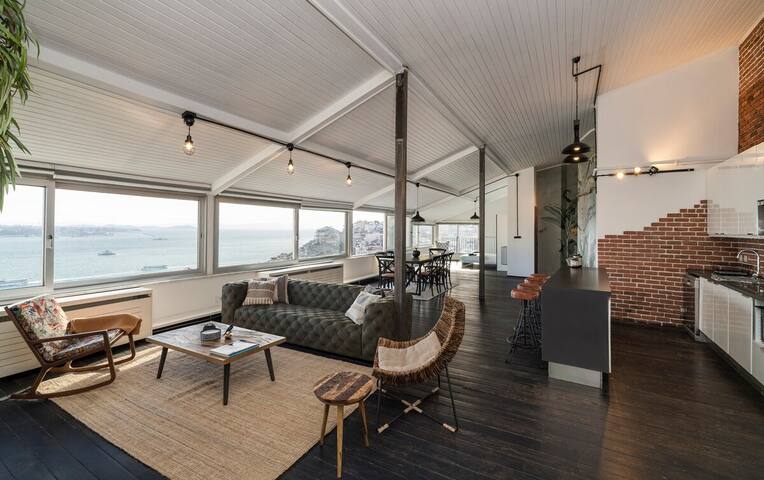 Bright High Ceiling Charming Loft 4 Bed Views! #46 gallery image 5