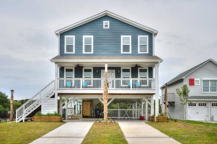 1 Sac Shack: Spacious Beach House In Oak Island - Oak Island, NC