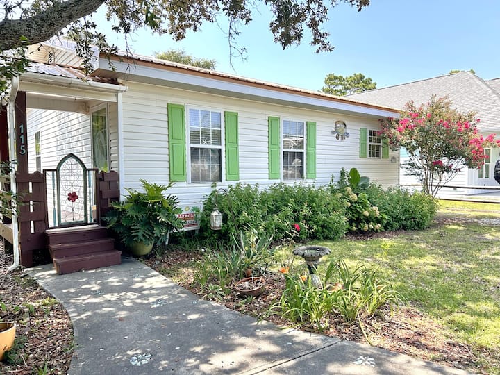 A Potter's House - Cozy Oak Island Retreat - Oak Island, NC