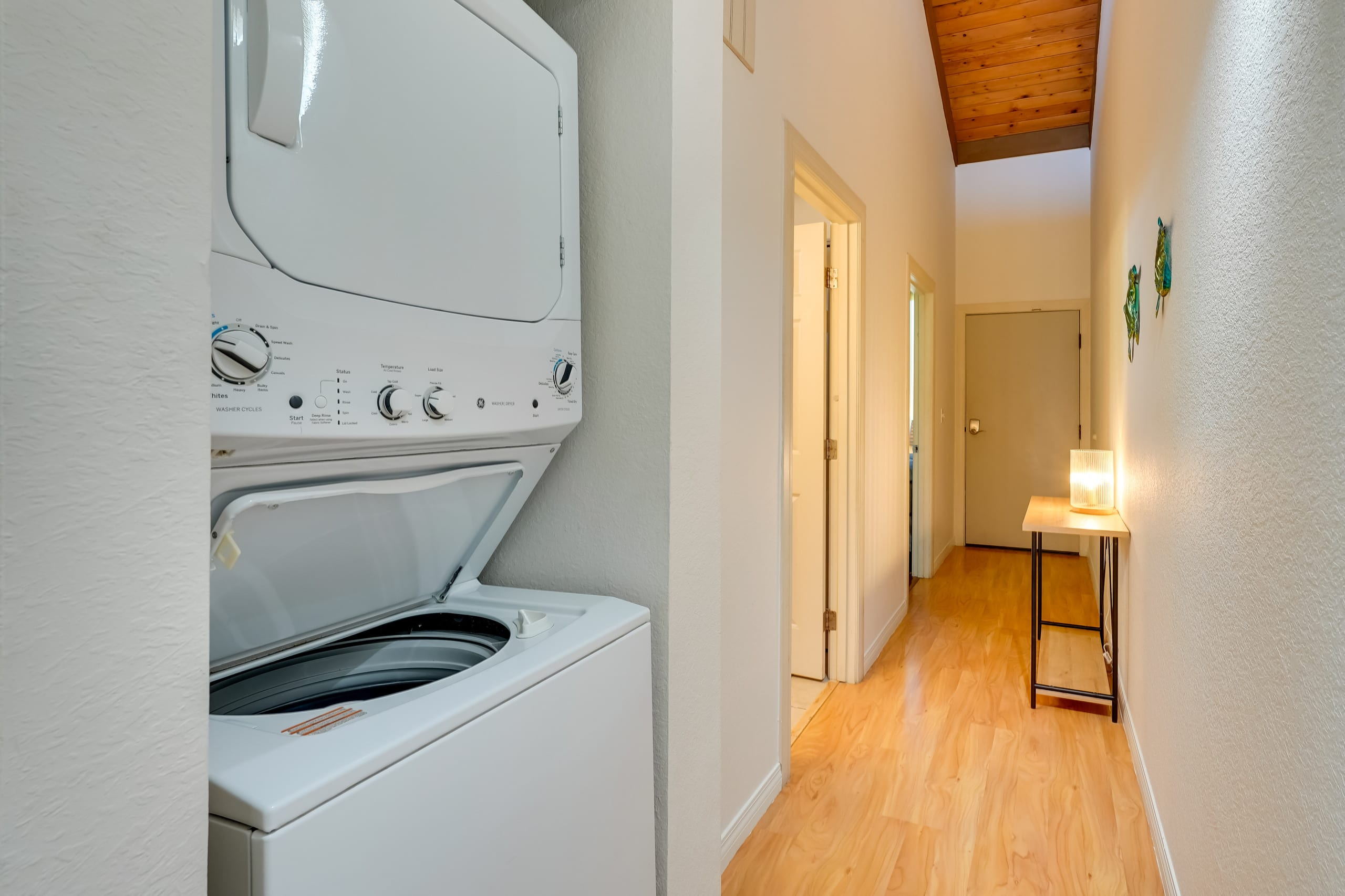 Condo in Kailua-Kona · ★4.64 · 2 bedrooms · 3 beds · 2 shared baths - Image 21