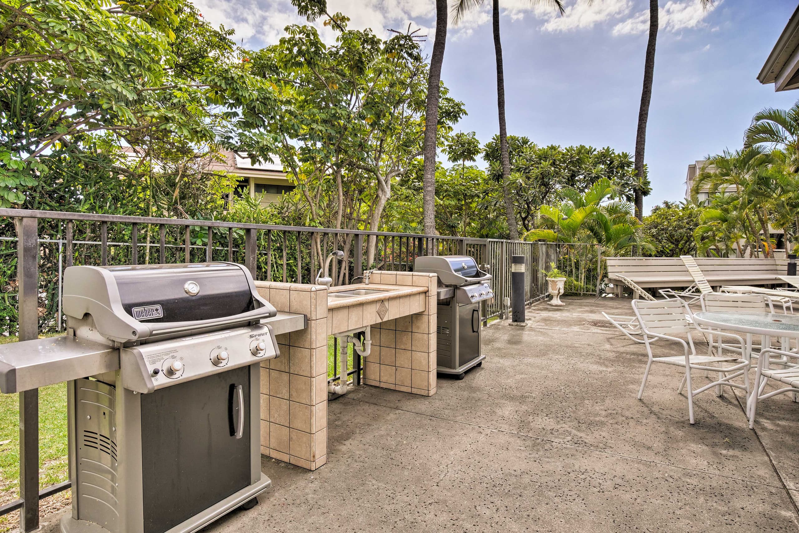Condo in Kailua-Kona · ★4.64 · 2 bedrooms · 3 beds · 2 shared baths - Image 47