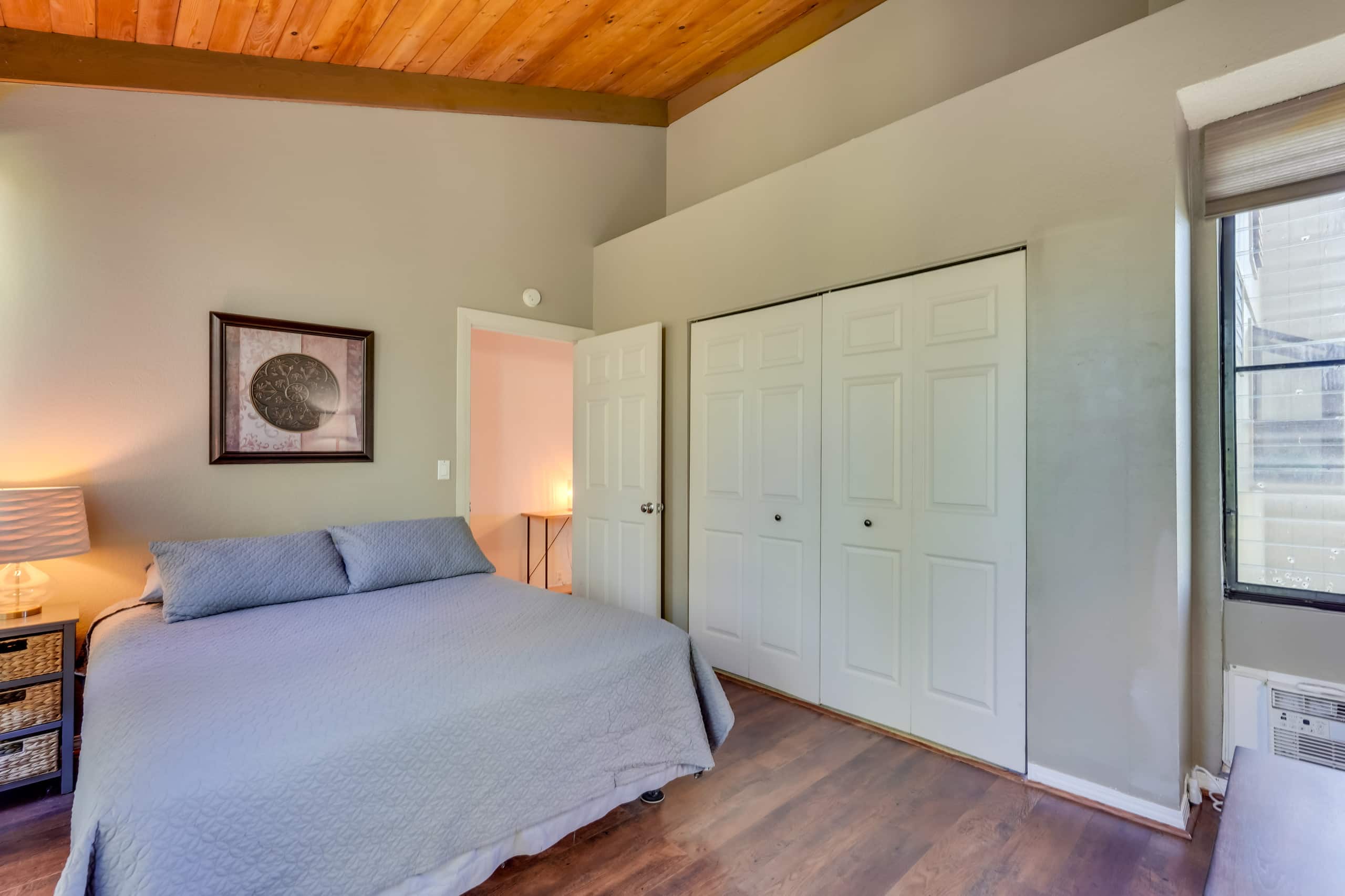 Condo in Kailua-Kona · ★4.64 · 2 bedrooms · 3 beds · 2 shared baths - Image 14