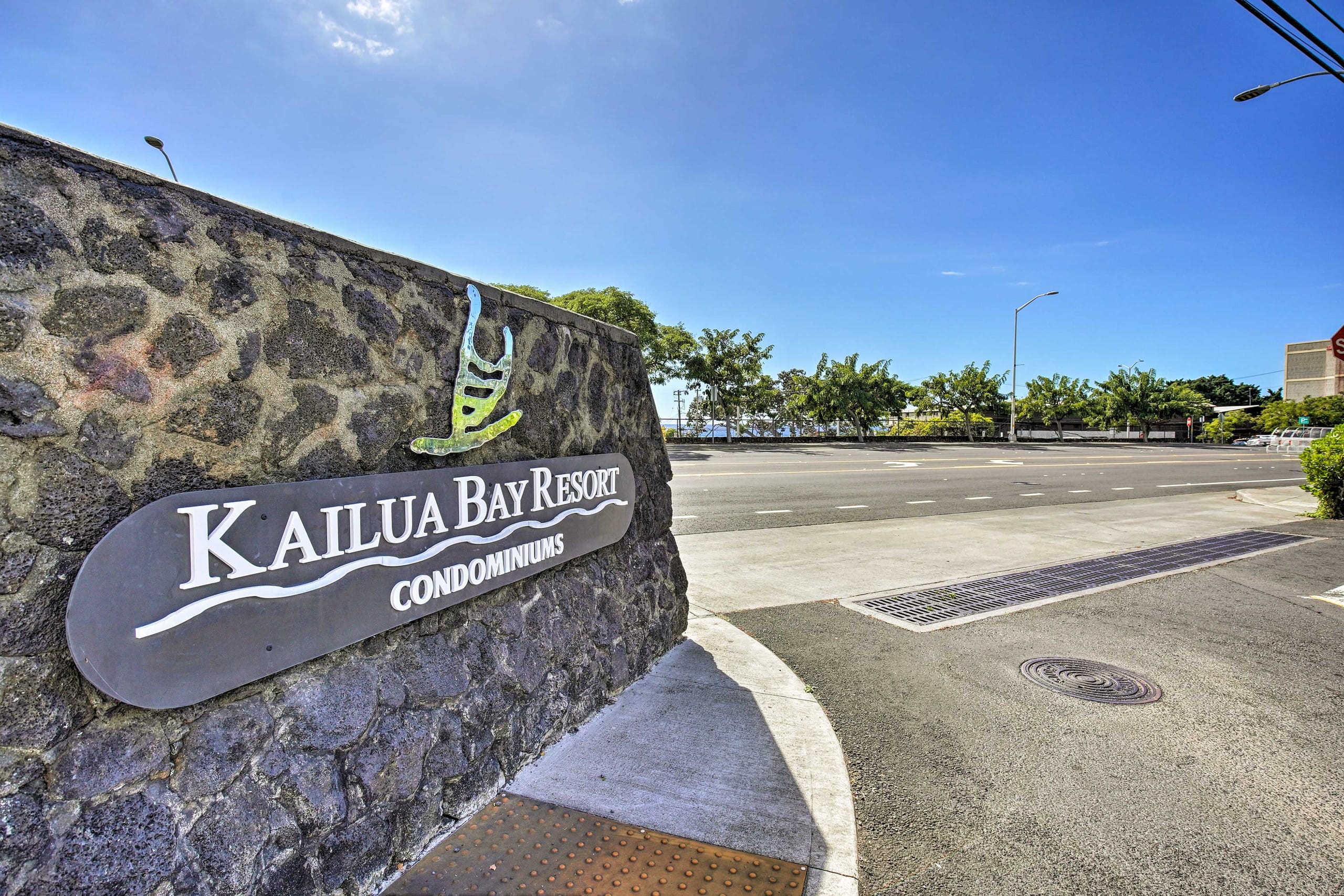 Condo in Kailua-Kona · ★4.64 · 2 bedrooms · 3 beds · 2 shared baths - Image 37