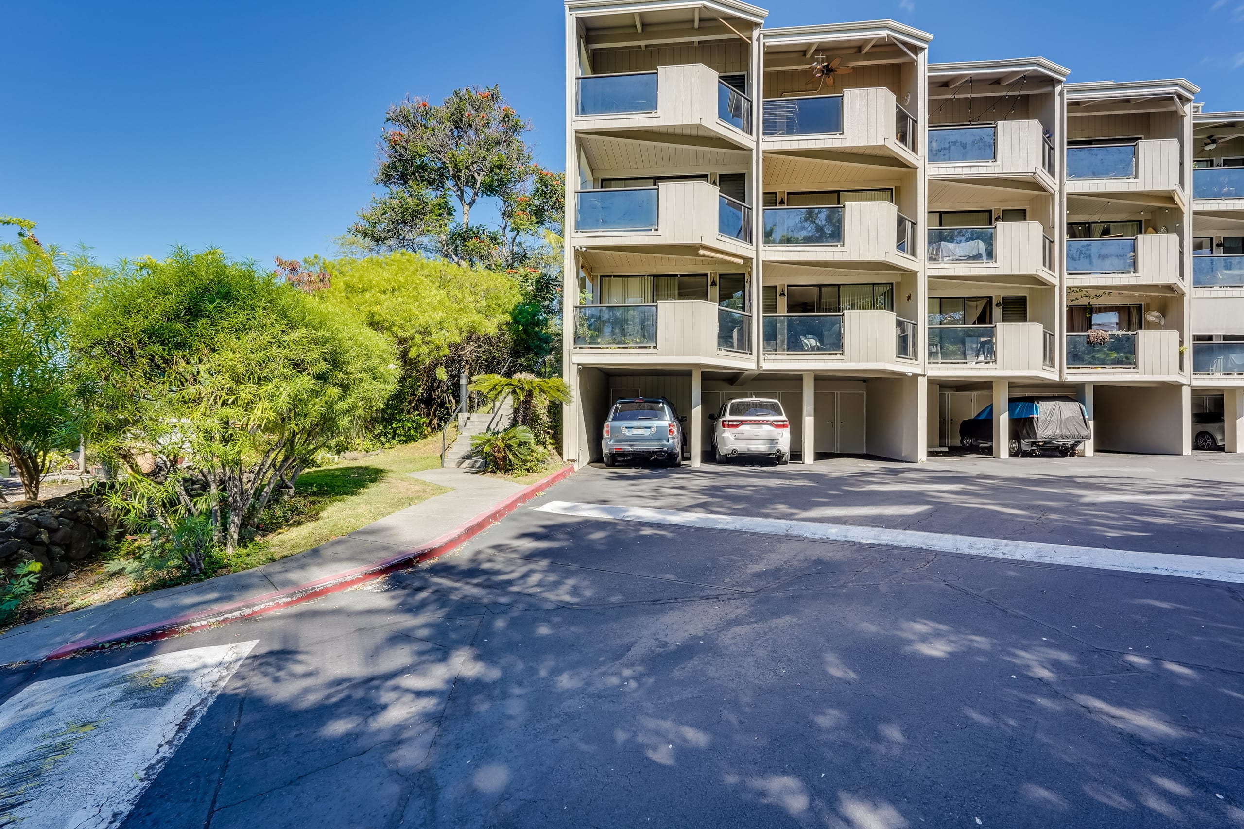 Condo in Kailua-Kona · ★4.64 · 2 bedrooms · 3 beds · 2 shared baths - Image 29