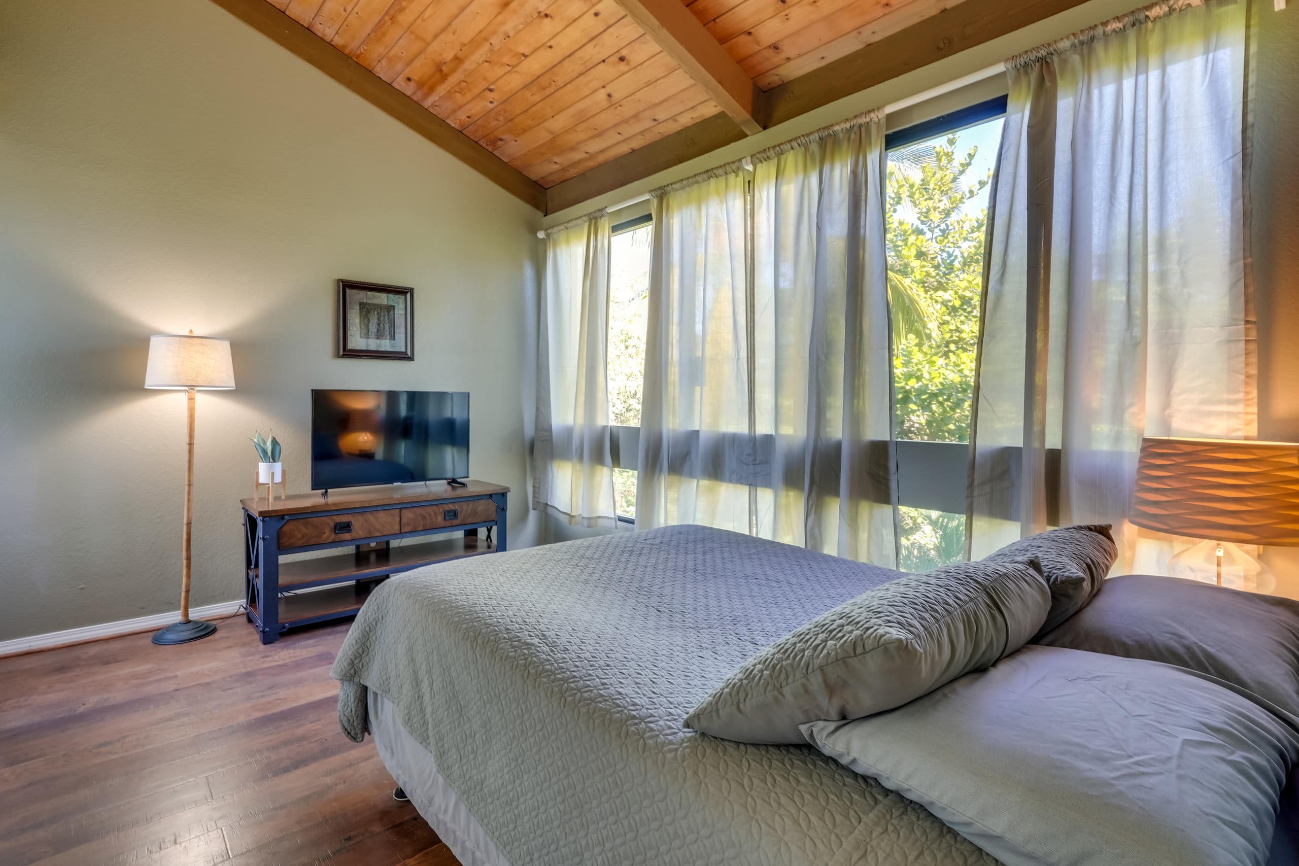 Condo in Kailua-Kona · ★4.64 · 2 bedrooms · 3 beds · 2 shared baths - Image 13