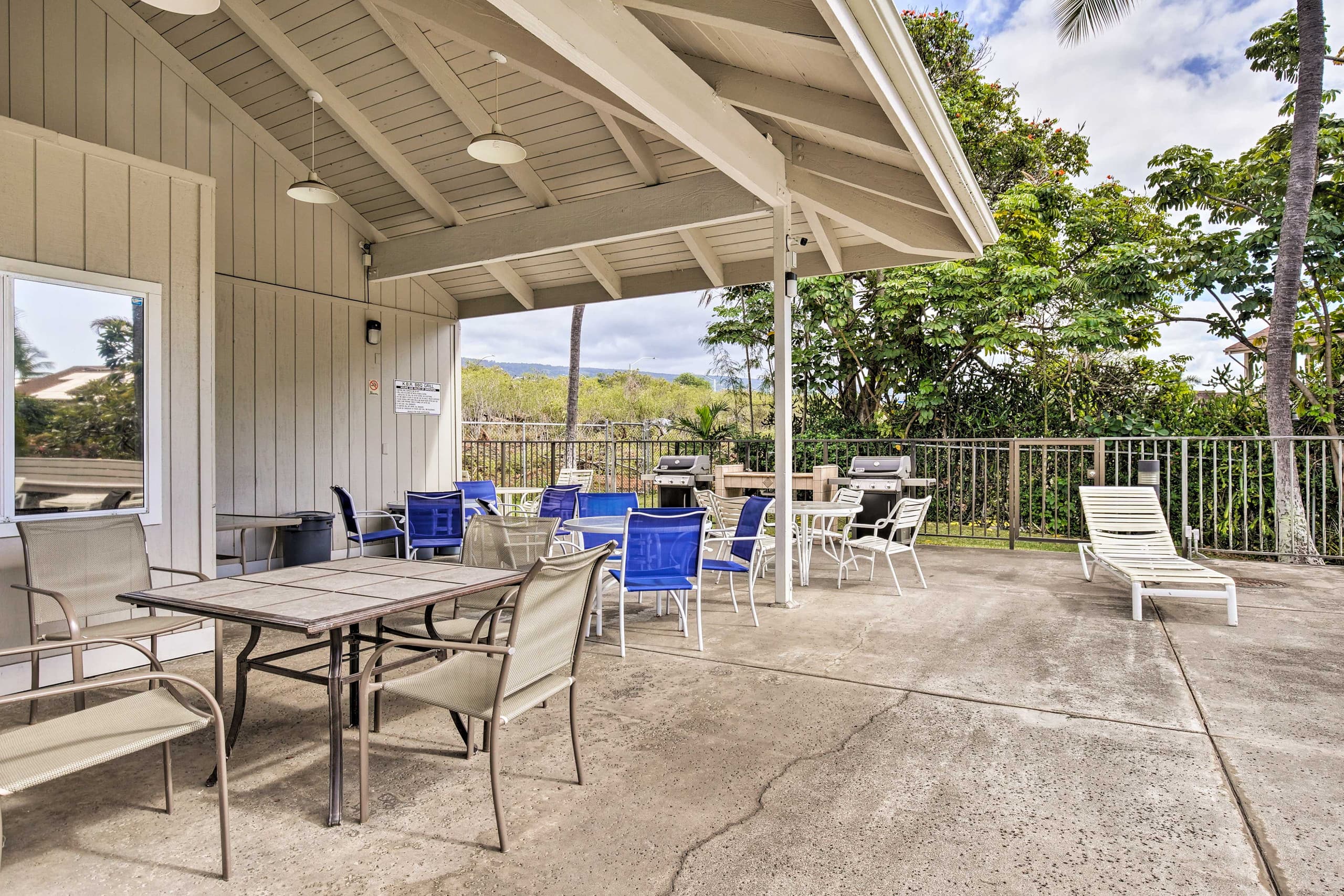 Condo in Kailua-Kona · ★4.64 · 2 bedrooms · 3 beds · 2 shared baths - Image 40