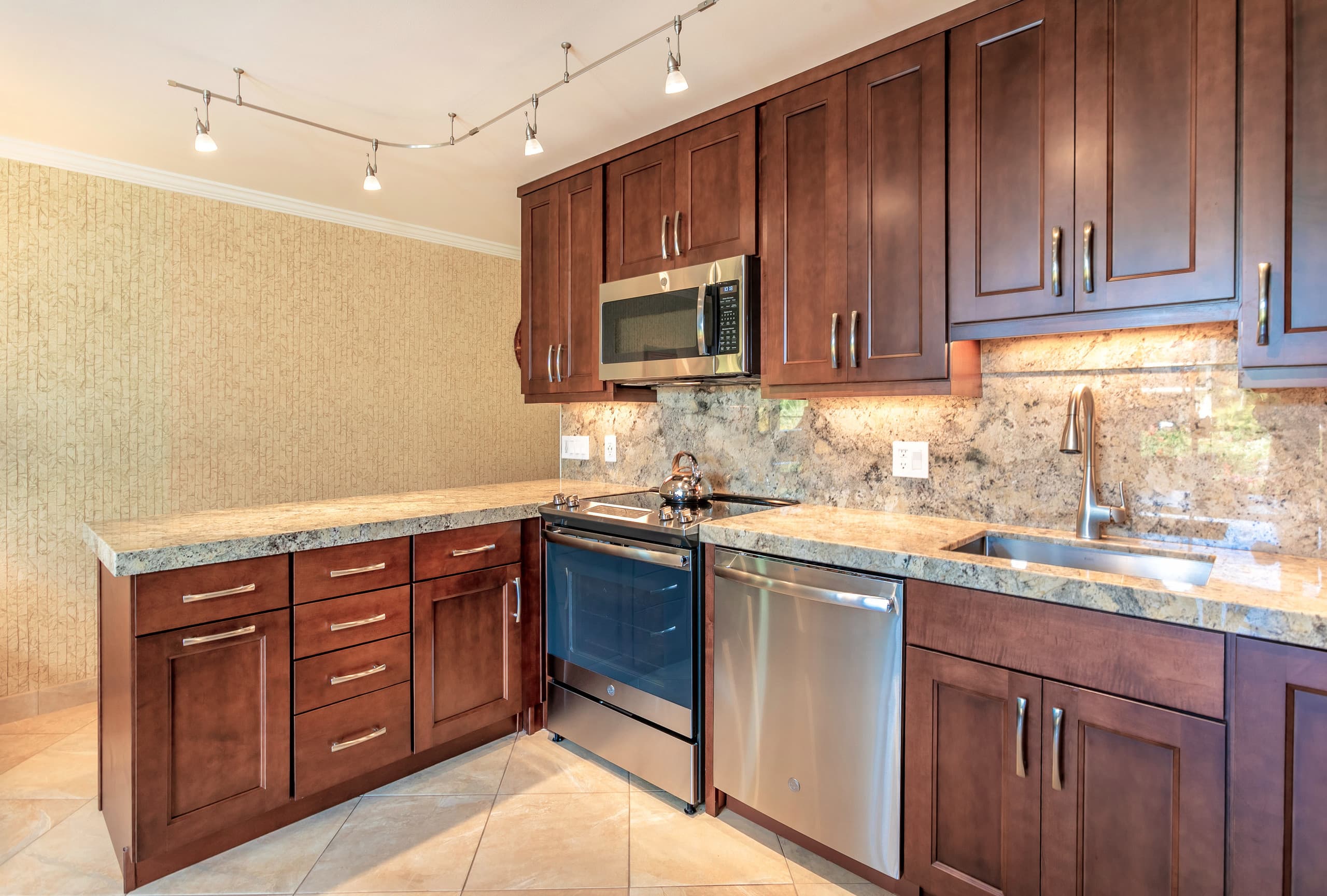 Condo in Kihei · ★4.94 · 1 bedroom · 1 bed · 1 private bath - Image 14