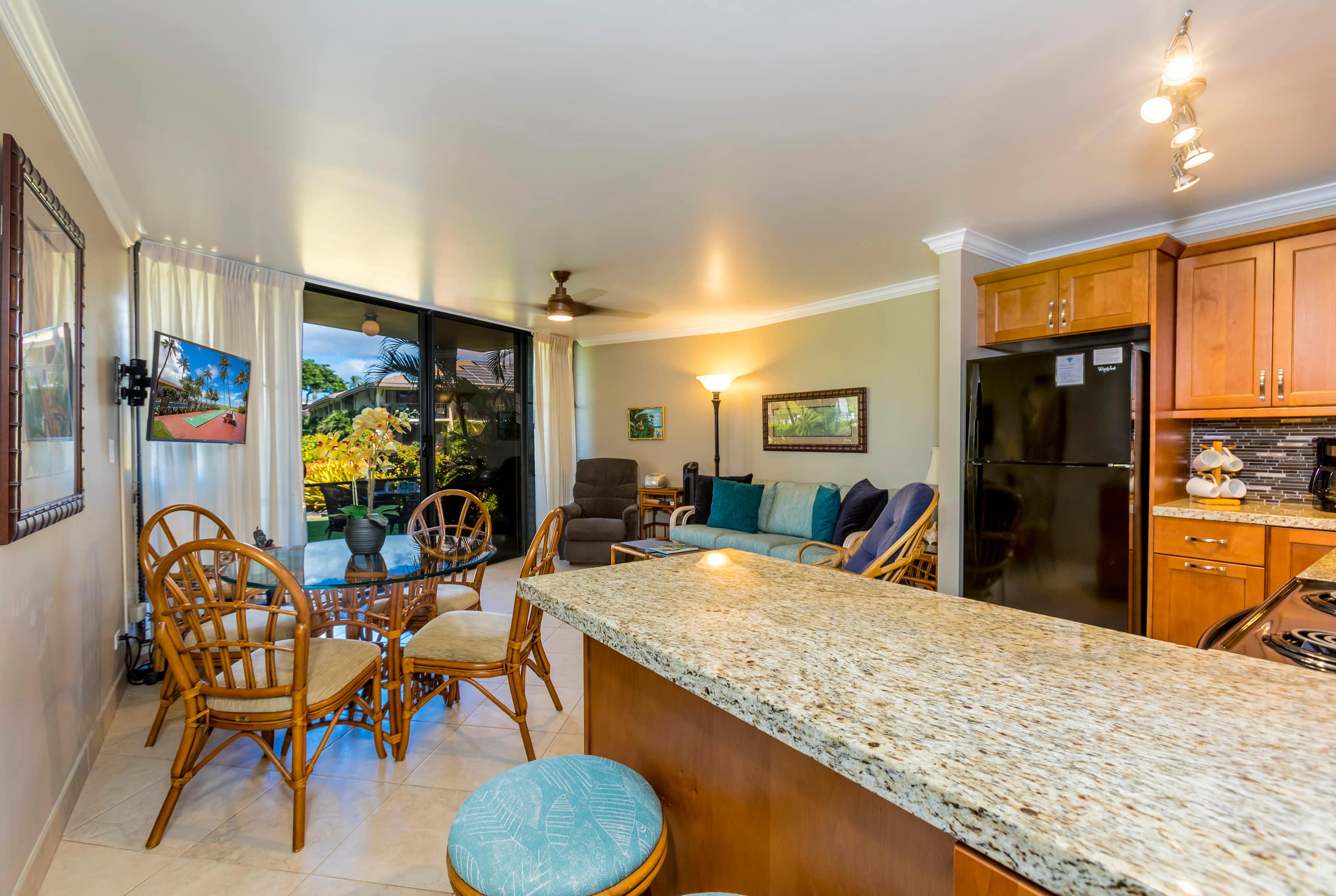 Condo in Kihei · ★4.89 · 1 bedroom · 2 beds · 1 private bath - Image 9