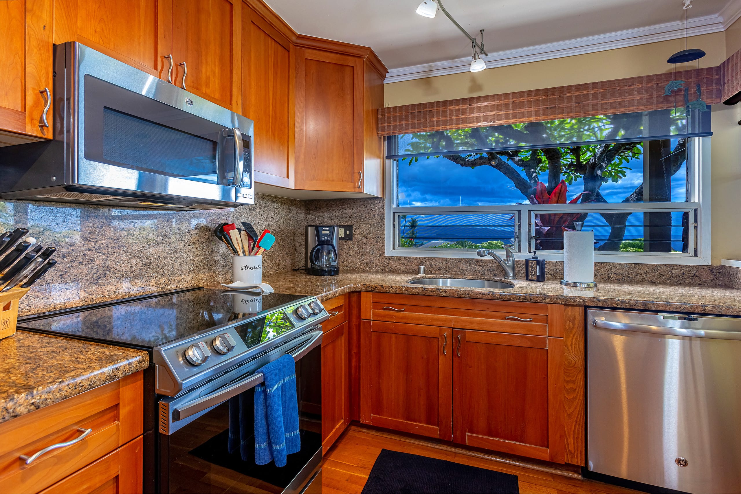 Condo in Kihei · ★4.5 · 2 bedrooms · 3 beds · 2 baths - Image 12