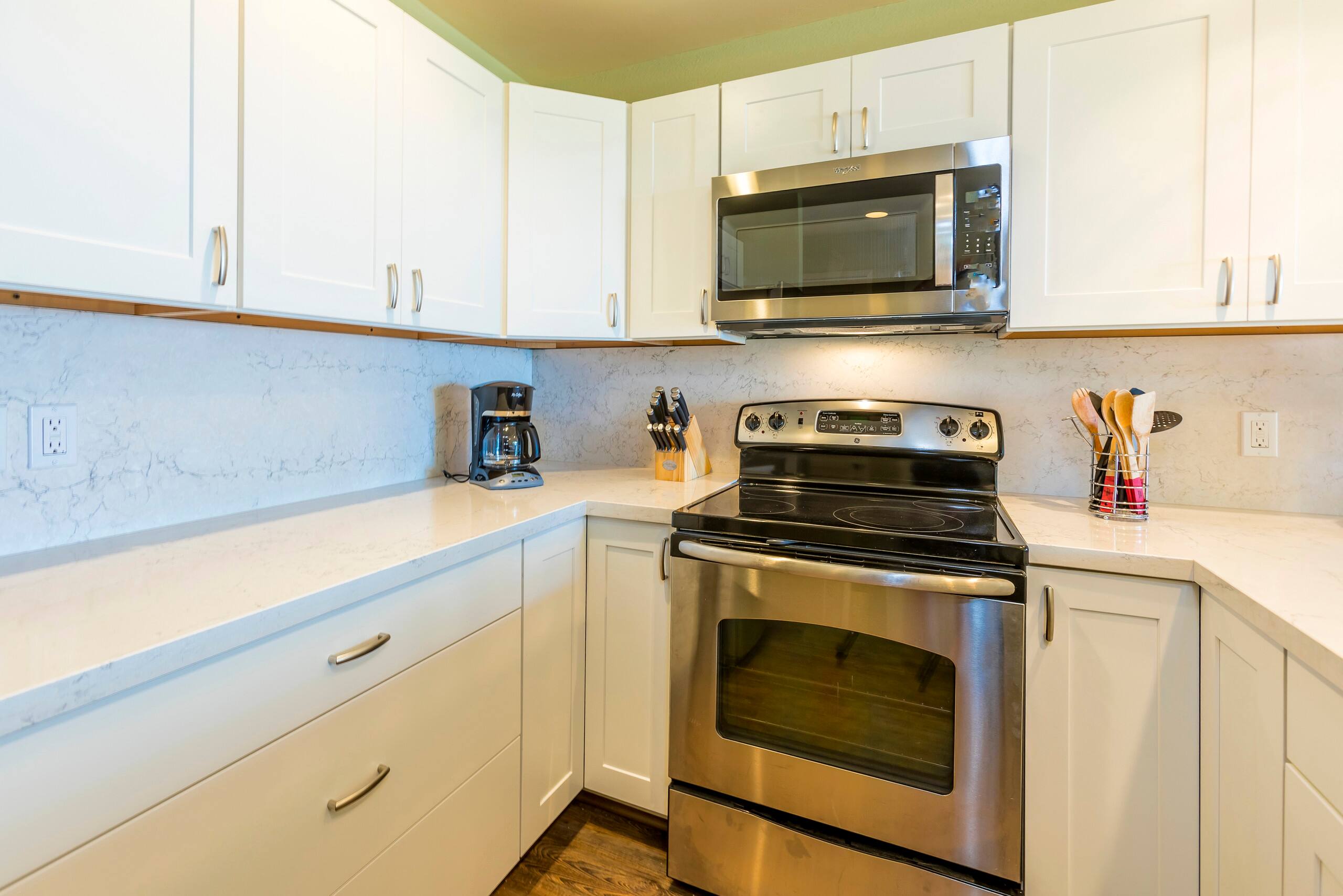 Condo in Kihei · ★5.0 · 1 bedroom · 2 beds · 2 private baths - Image 9