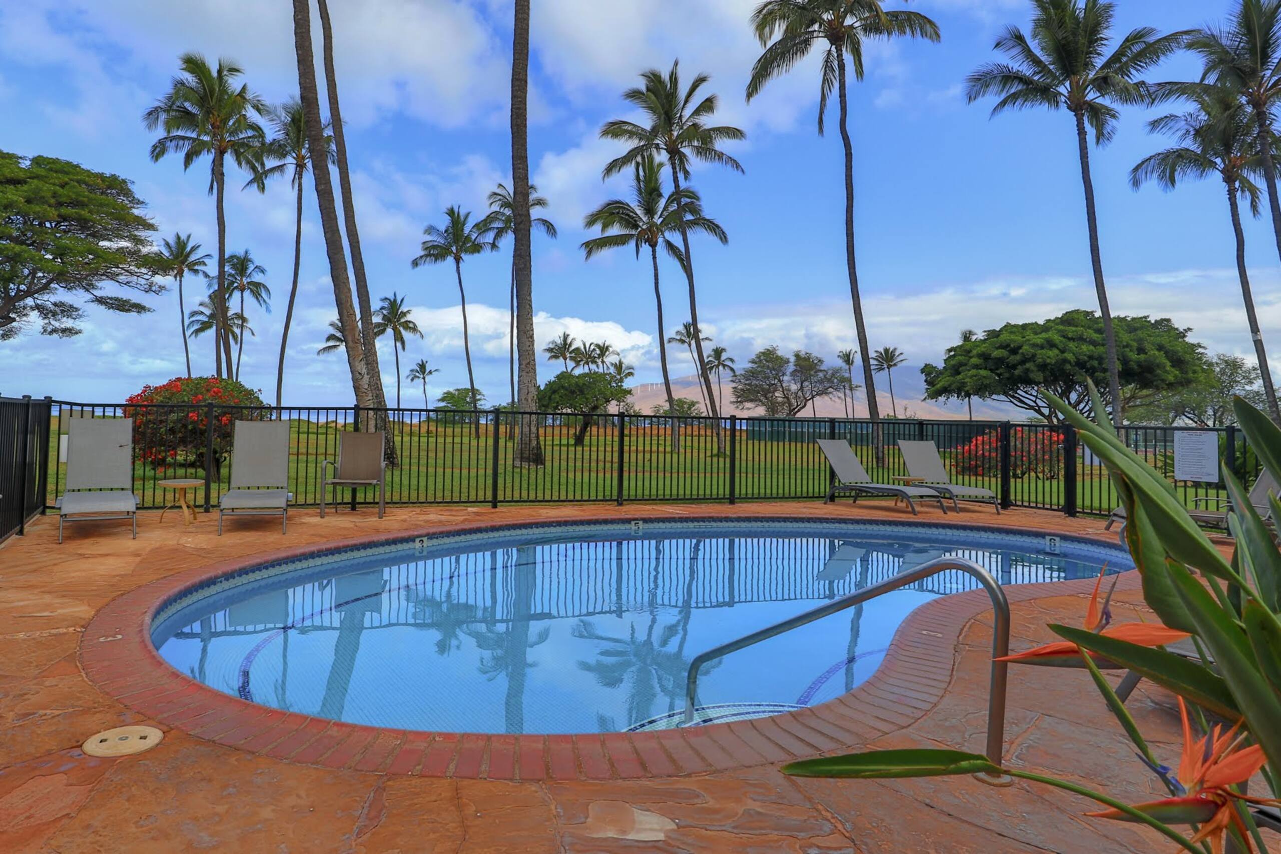 Condo in Kihei · ★4.0 · 2 bedrooms · 3 beds · 1 bath - Image 2