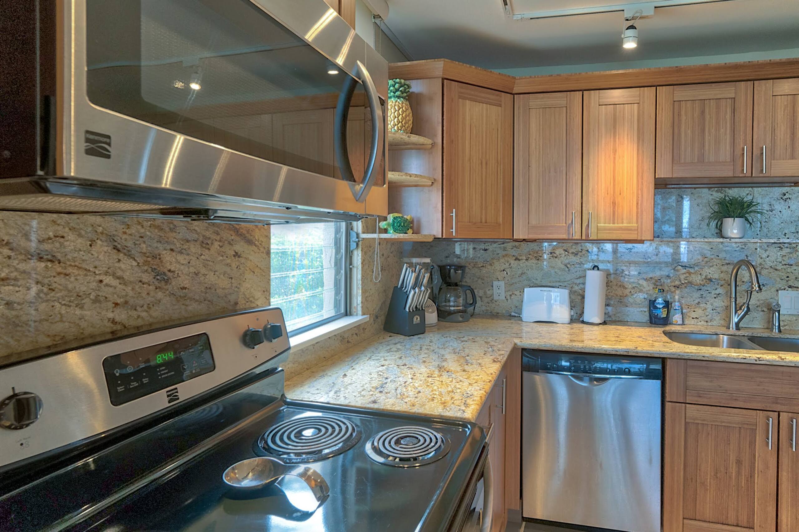 Condo in Kihei · ★4.0 · 2 bedrooms · 3 beds · 1 bath - Image 11