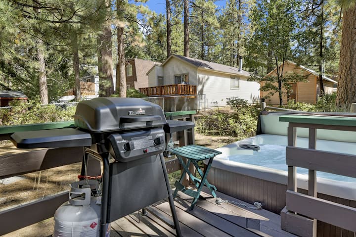 Moonridge Cottage-1817 By Big Bear Vacations - Big Bear Lake, CA