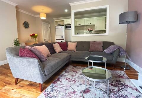 Modern Townhouse with Free Parking
