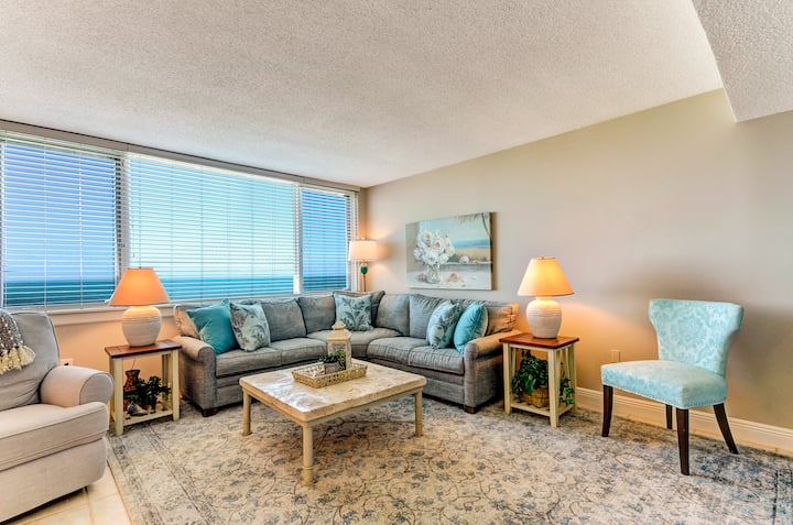 Updated 3 Bedroom Oceanfront Beachwalker Condo - Jacksonville, FL
