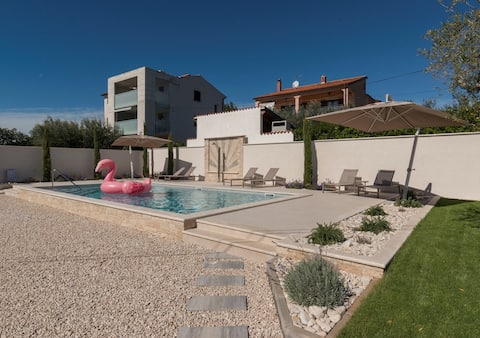 Villa Rosa with Pool, near Kanegra beach
