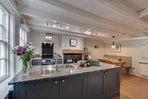 3 Bed in Robin Hoods Bay (oc-r041)