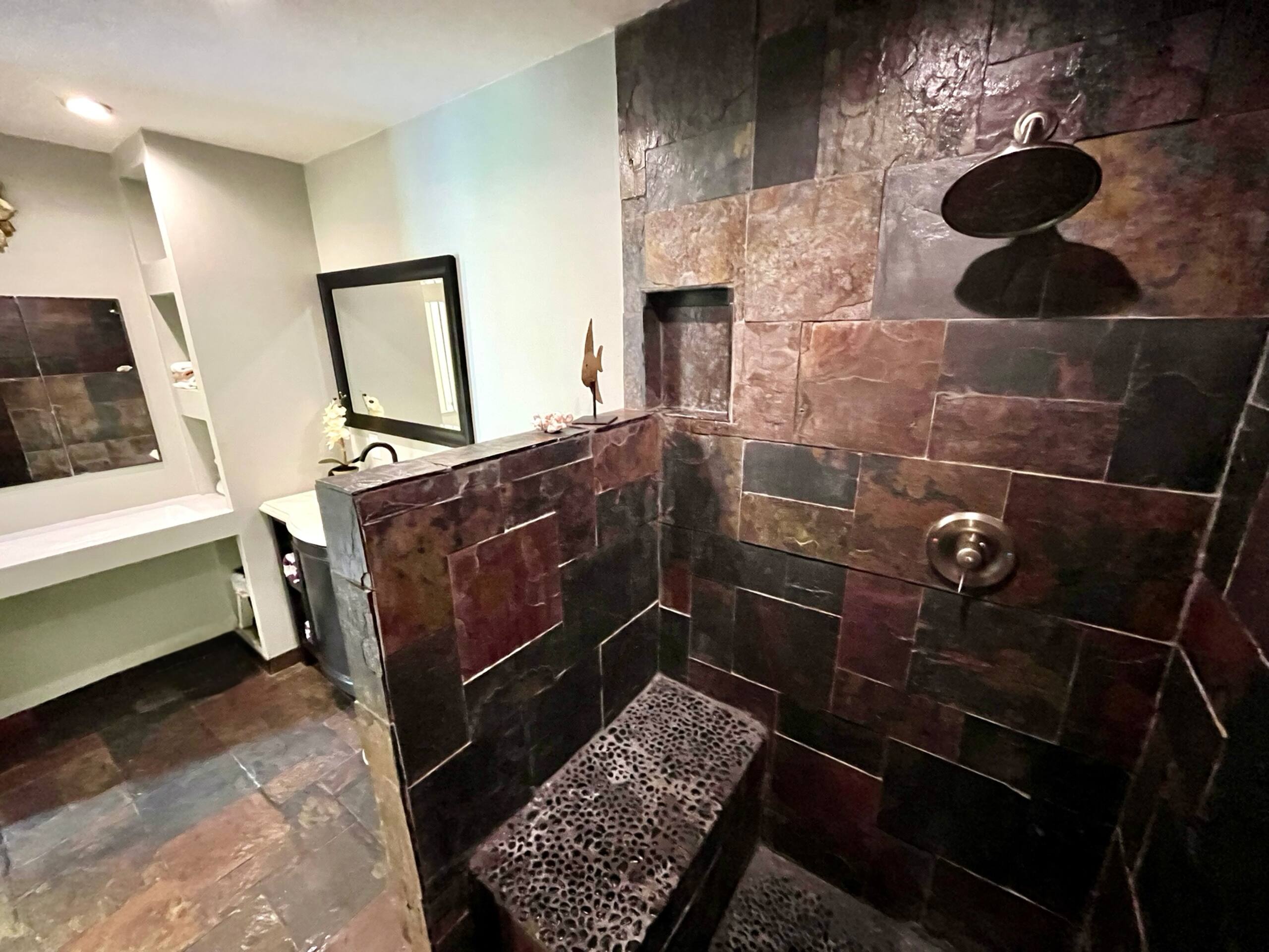 Condo in Pahala · ★4.69 · 1 bedroom · 2 beds · 1 bath - Photo 11