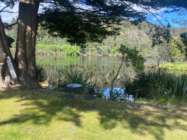 Luxury 3-BR Riverside Homestead Retreat gallery image 3