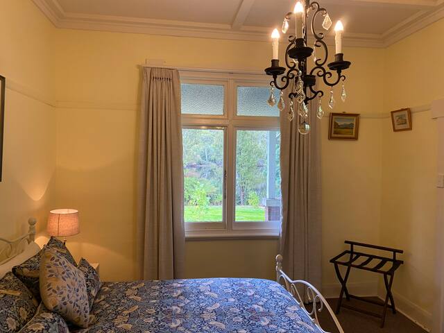 Luxury 3-BR Riverside Homestead Retreat gallery image 5