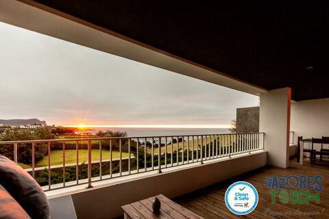Quinta do Mar - Watch The Sun Rise Over The Ocean