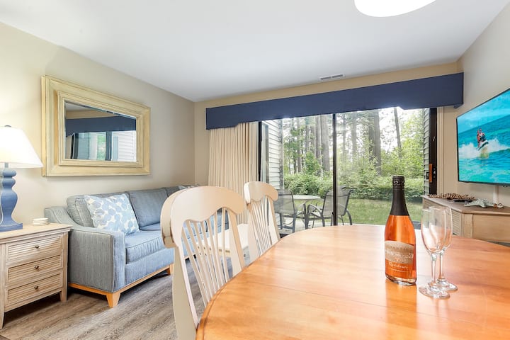 Bayview Retreat @ The Shores | 2 Suites + 2 Patios - Michigan