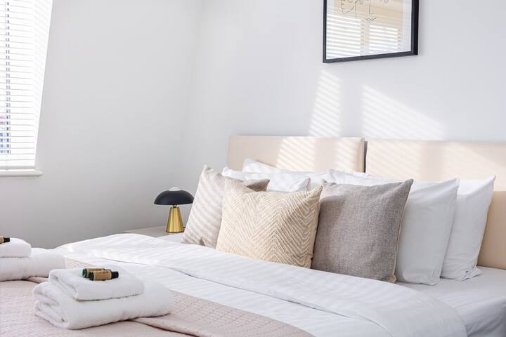 Stylish Three-Bed Flat in Marylebone gallery image 3