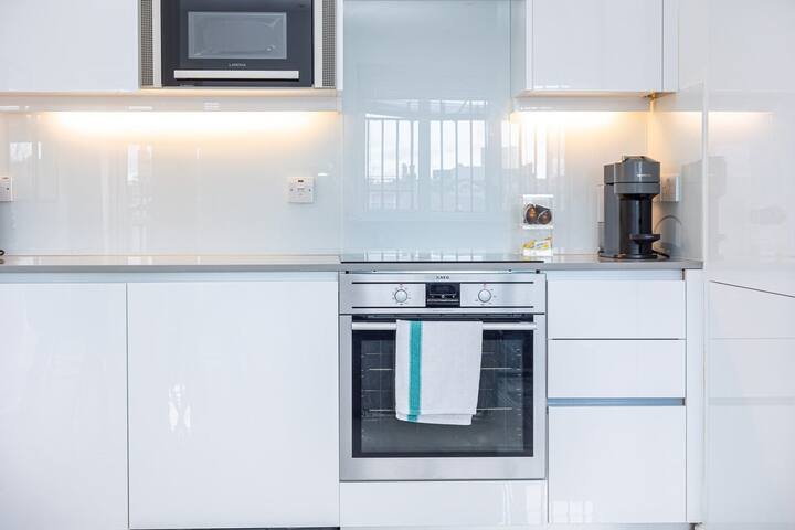 Stylish Three-Bed Flat in Marylebone gallery image 2