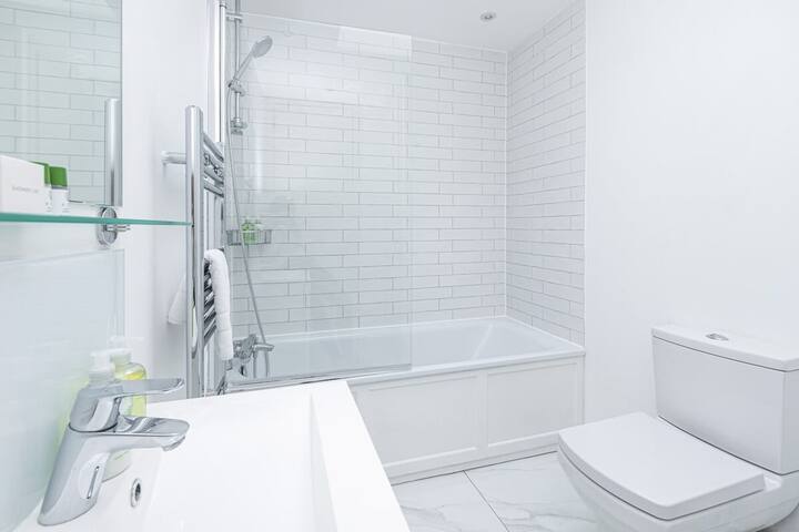 Stylish Three-Bed Flat in Marylebone gallery image 4