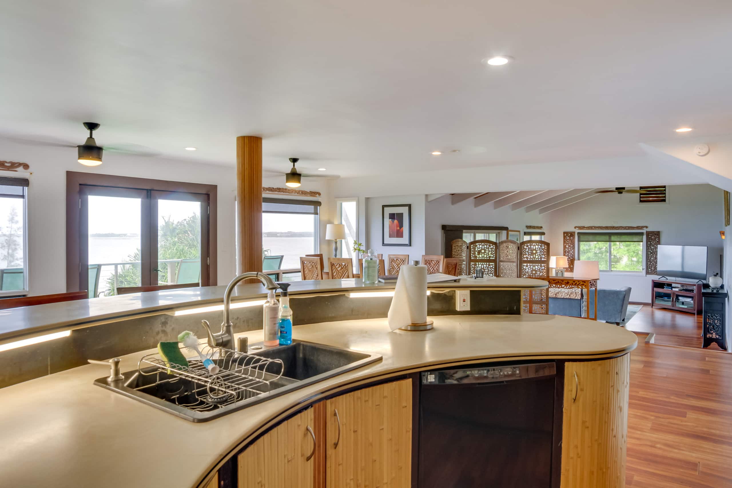 Home in Hilo · ★4.73 · 2 bedrooms · 4 beds · 2 baths - Image 8