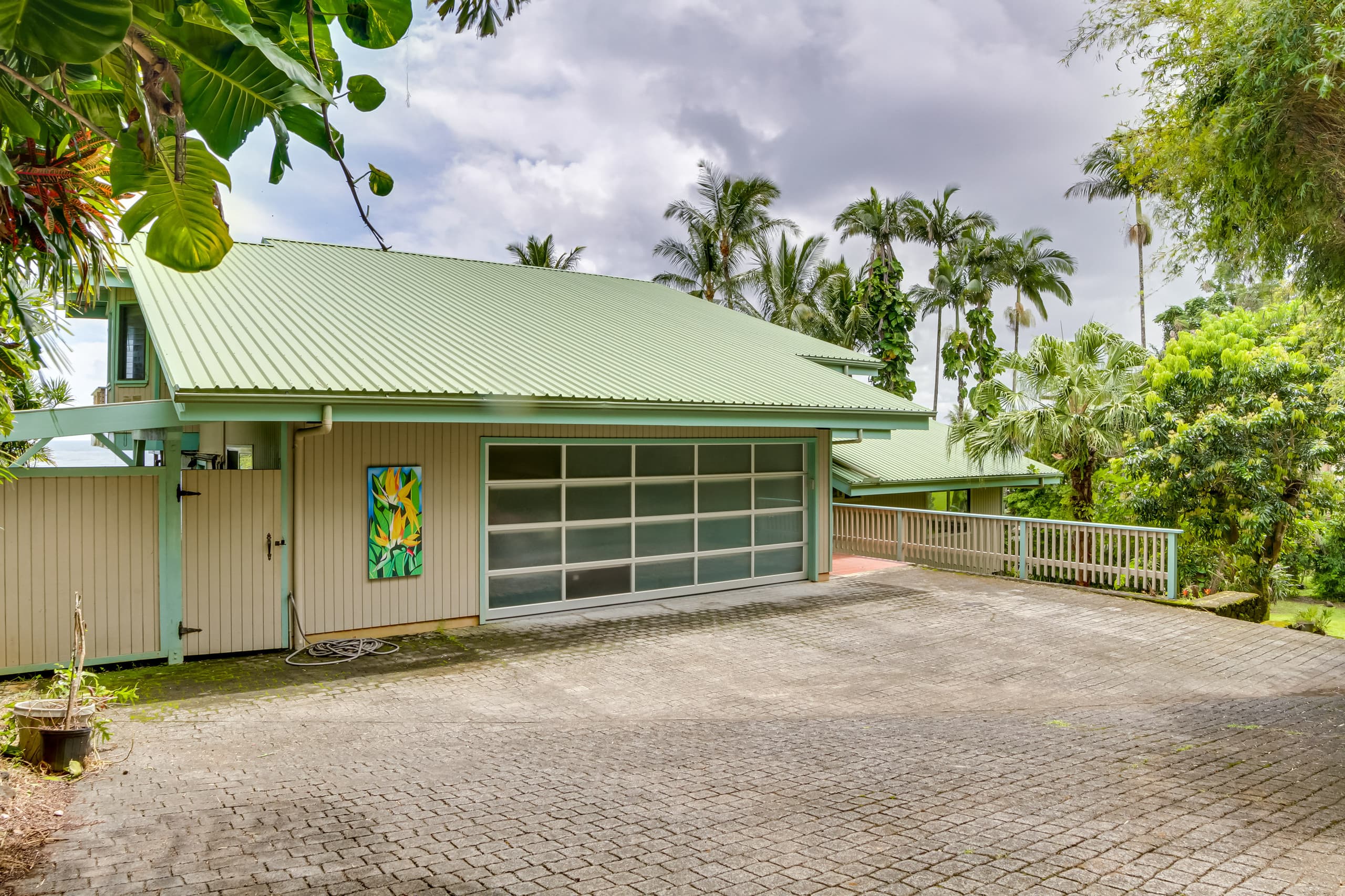 Home in Hilo · ★4.73 · 2 bedrooms · 4 beds · 2 baths - Image 2
