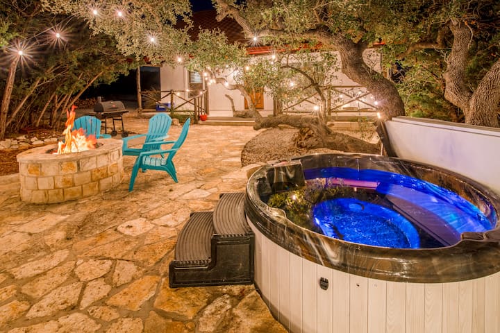 ATX Hill Country Hideaway l Heated Pool l Sleep 14