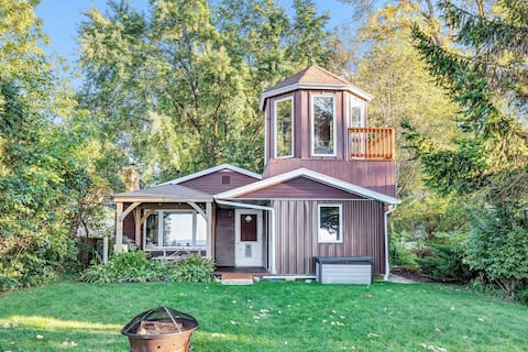 Waterfront Cottage with Tower and Hot Tub!