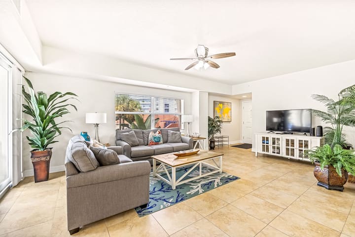 Beach Vibes / Corner Unit/ Next To Pool / Ow20-207 - Edgewater, FL