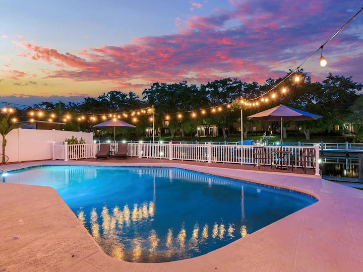 Tampa Villa W Private Dock Luxury Heated Pool & Ho - Lake Tarpon, FL